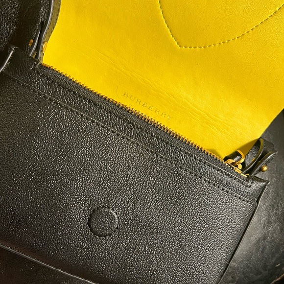 Burberry Hampshire Shoulder Bag Leather Small - Picture 5 of 16